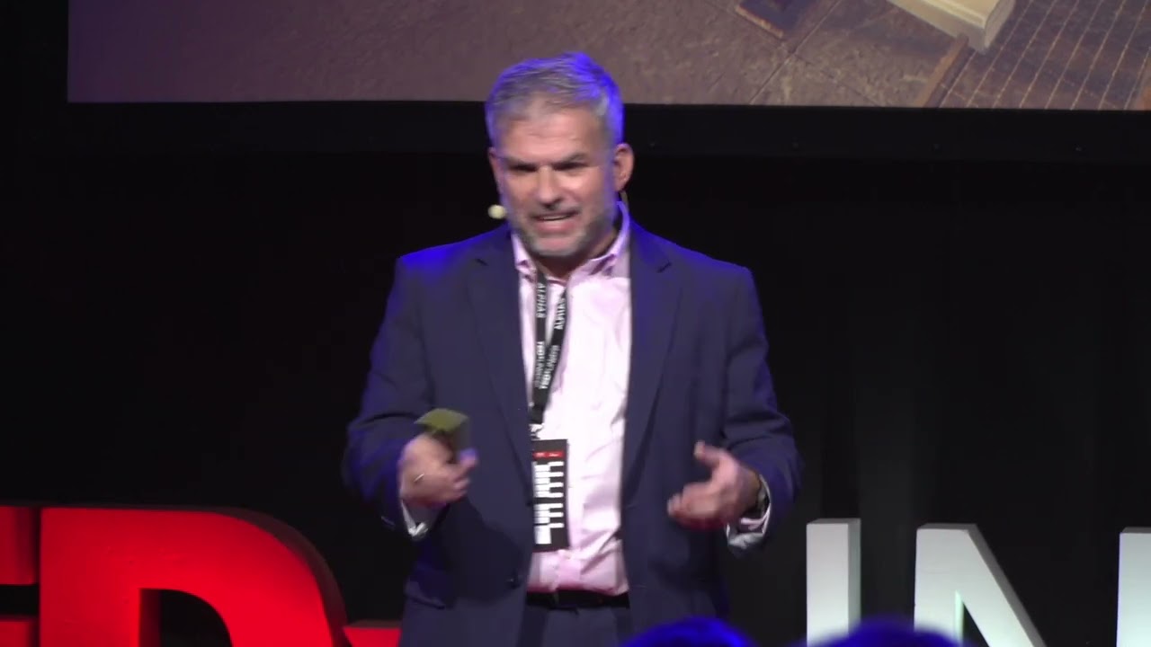 El metaverso no es sólo un baile de disfraces | Raúl Boldú | TEDxUNebrija