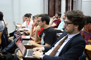 El director de la Fundación INCIPE imparte una conferencia en materia de desarme