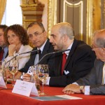 Juan Cayón, rector de la Universidad Nebrija, segundo por la derecha.