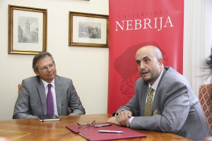 Juan Cayón, rector de la Universidad Nebrija (a la derecha de la imagen) y Rafael García, director de MSMK – Madrid School of Marketing