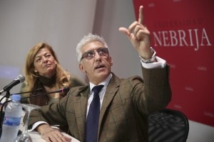 Francisco Suárez, profesor del Máster de Periodismo en Televisión Antena 3 y periodista de esta cadena, presentó a Ana Garrido