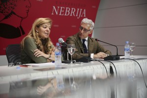 Ana Garrido, ex técnico del Ayuntamiento de Boadilla que destapó la trama Gürtel, charla con alumnos de Periodismo