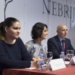 Marta Saavedra, directora de Departamento, Marta Perlado, decana de la Facultad de Ciencias Sociales, y Juan Carlos Rodríguez Díaz, coordinador del Máster en Radio Onda Cero y profesor de este curso.
