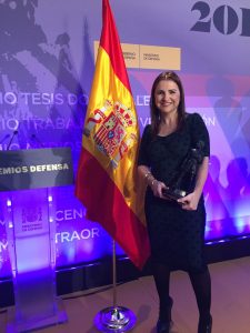 Pilar Bernal recibe el Premio Defensa 2016