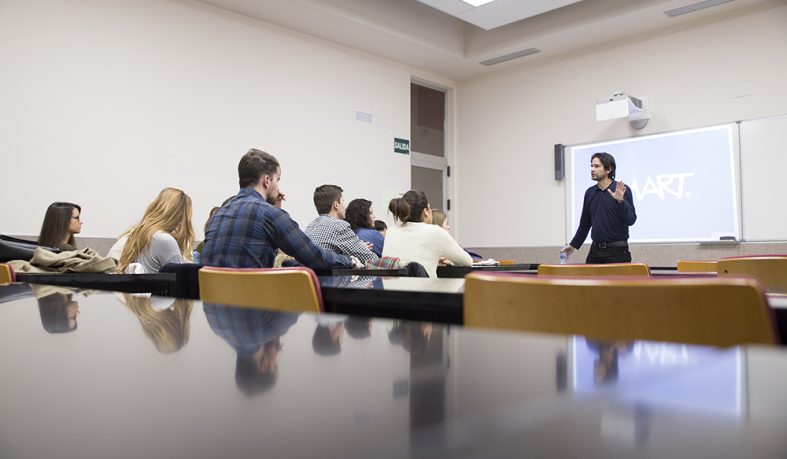 Encuentro en la Universidad Nebrija con el periodista Juan Pedro Manzano