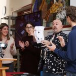 El mago Álvaro Conde impartió un taller en la Universidad Nebrija sobre ciencia, ilusionismo y pedagogía