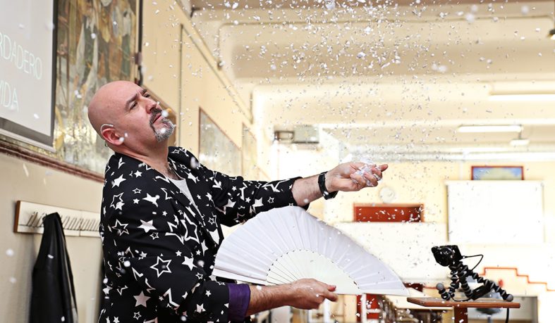 El mago Álvaro Conde impartió un taller en la Universidad Nebrija sobre ciencia, ilusionismo y pedagogía