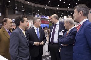 El secretario de Estado de Educación, Marcial Marín, tercero por la izquierda, junto al rector Juan Cayón.