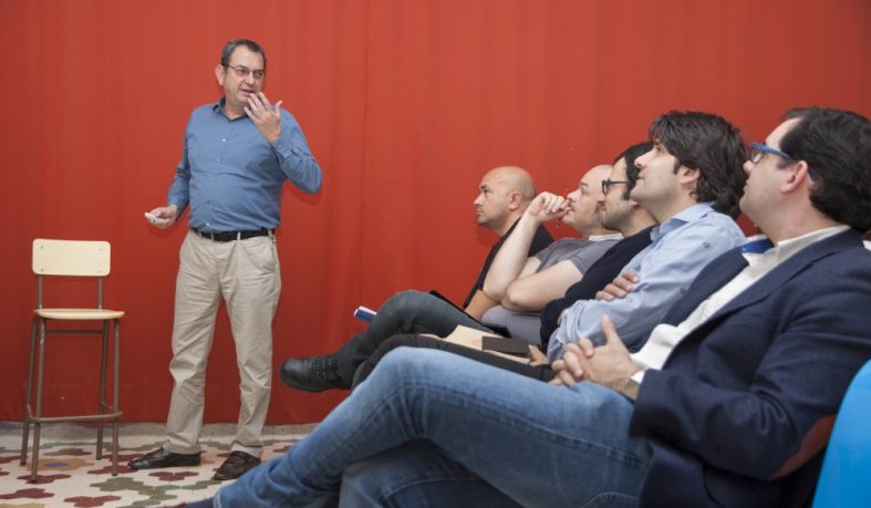 El arquitecto Iñaki Ábalos explica las claves de su obra a los alumnos de Nebrija