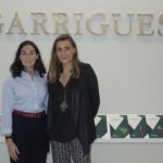 María José Ramo (doctora en Derecho, 2017), a la derecha de la imagen, y Eva María Simón de Lucas (Derecho y Administración y Dirección de Empresas, 2018)