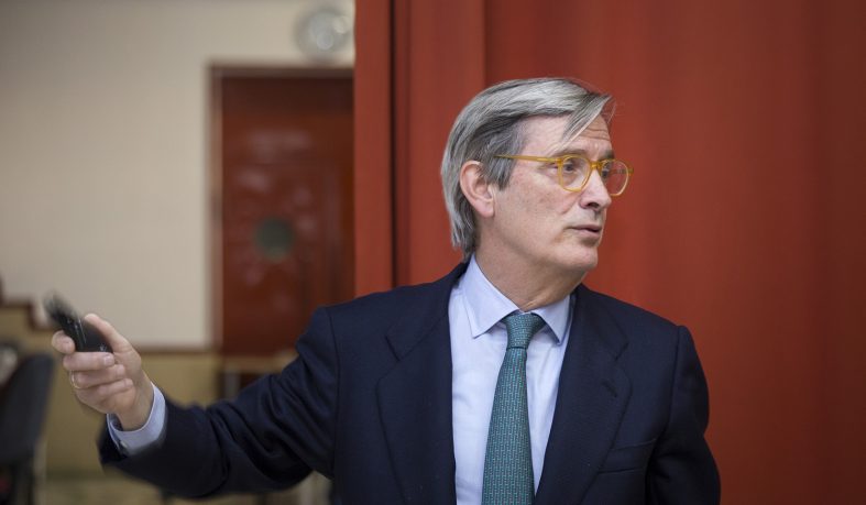 Juan Delibes "La banca y crisis bancarias"