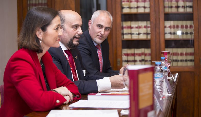 resentación libro con la Ministra Reyes Maroto