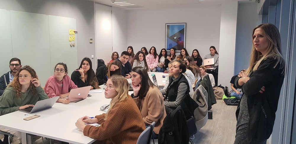 Simulacro de rueda de prensa en Twitter