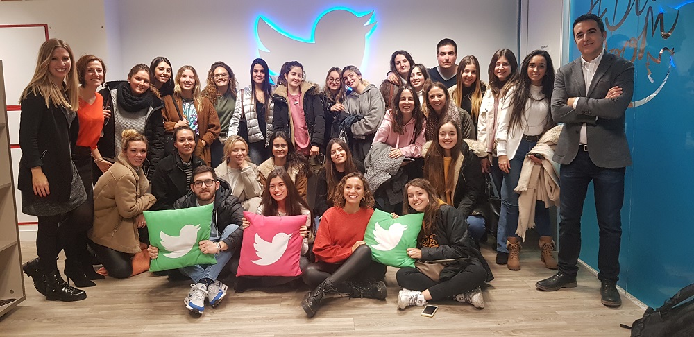 Simulacro de rueda de prensa en Twitter