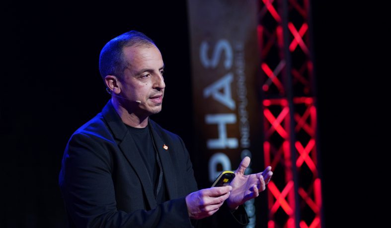 “Con los smartphones somos la primera generación Ciborgs 1.0”