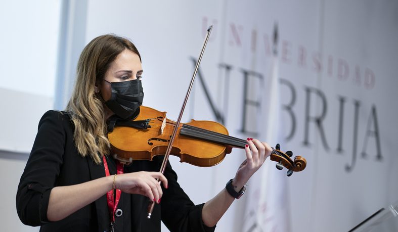 Melodía de violín para conmemorar el Día de la Mujer en la Universidad Nebrija