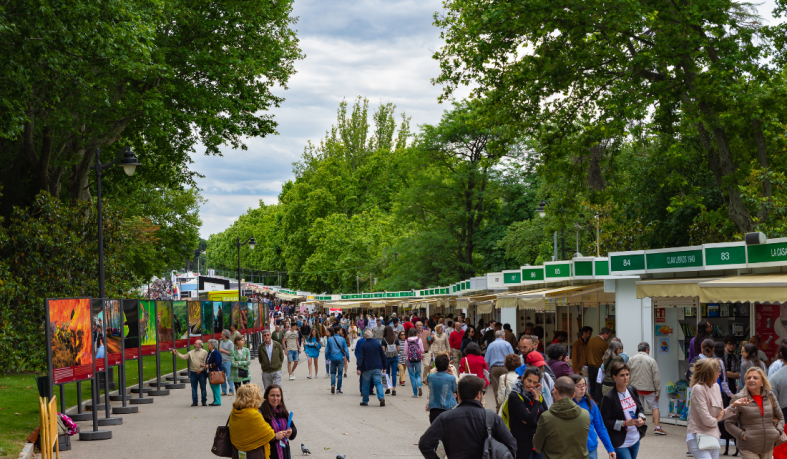 La caseta de la UNE será el espacio oficial de venta de los libros de la Fundación Antonio de Nebrija en la Feria del Libro de Madrid