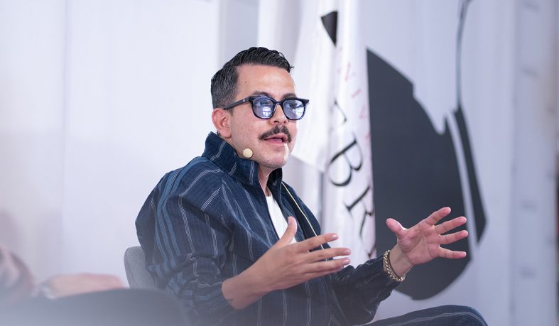 Manolo Caro desvela que su próxima serie de Netflix abordará la polémica de la gestación subrogada