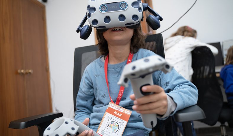 La I Feria Infantil de la Ciencia enseña a los niños cómo aprendemos