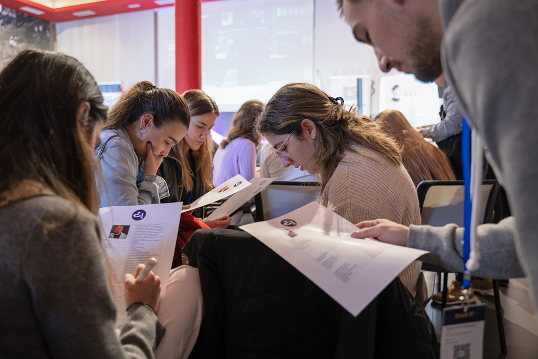 Participantes en Clue it