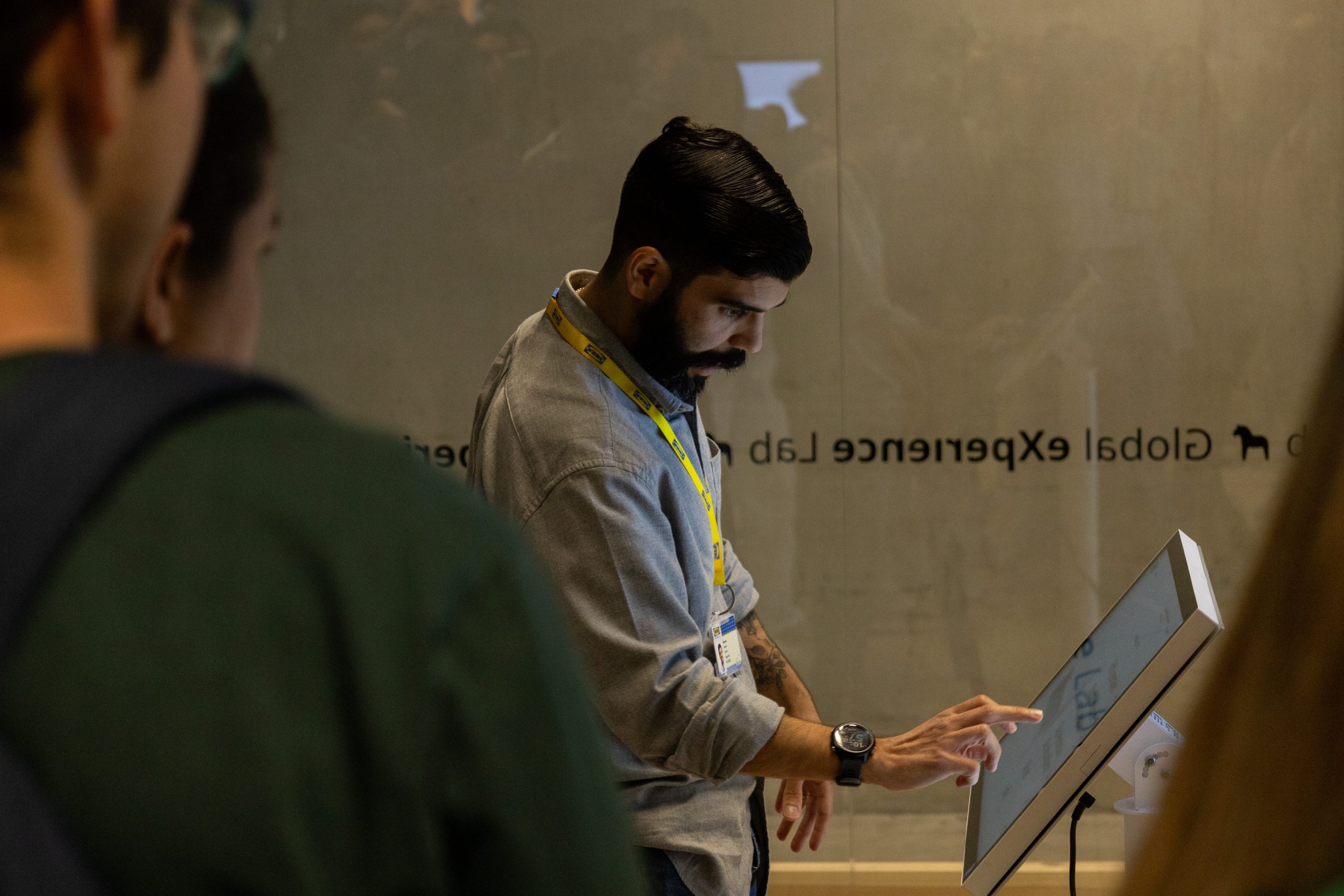 Mas-de-30-alumnos-de-la-asignatura-de-Marketing-Experiencial-de-3o-y-4o-Grado-en-Marketing-de-la-Universidad-Nebrija-scaled