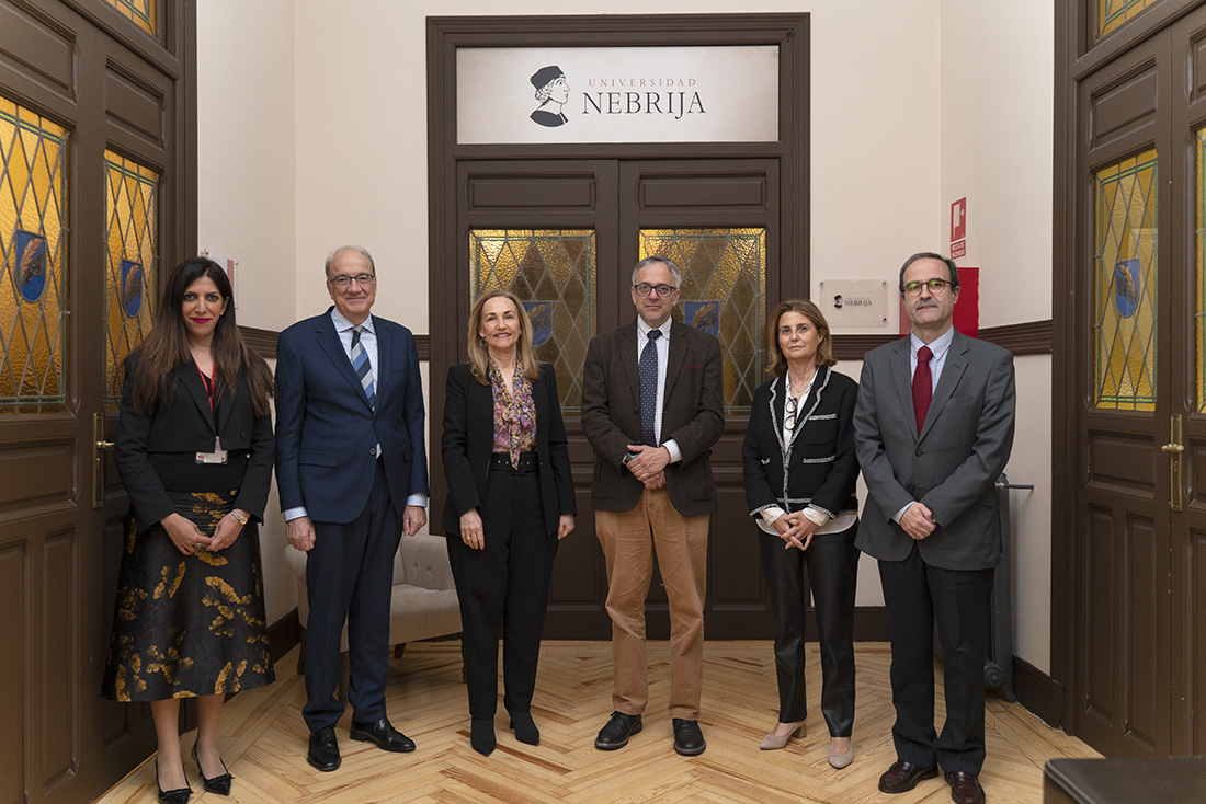 Visita-embajadora-de-Uruguay