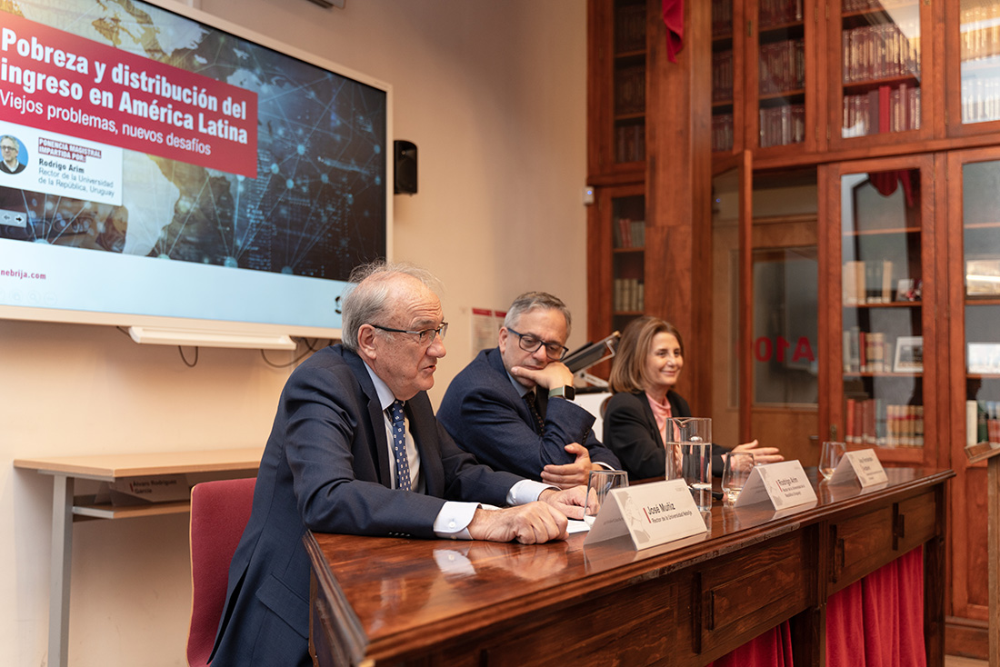 charla-en-la-Universidad-Nebrija-acerca-de-la-Pobreza-y-distribucion-del-ingreso-en-America-Latina