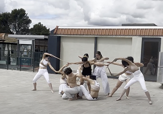 Dos-performances´-de-Artes-Escenicas-alteran-la-rutina-del-campus-de-La-Berzosa