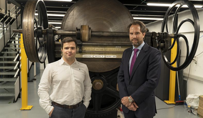 El grupo de investigación GREEN repara una máquina Falcot Frères del siglo XIX