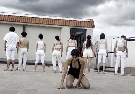 El-primer-happening-abordaba-el-tema-de-la-guerra-con-preguntas-que-nos-hacen-reflexionar