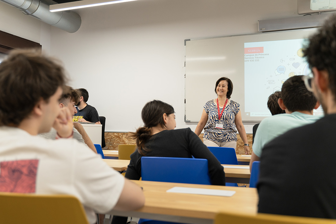 La-directora-de-la-Seccion-de-Ciencias-Pilar-Velez