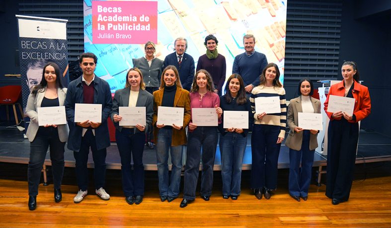 Entrega de las primeras becas “Academia de la Publicidad Julián Bravo” para alumnos excelentes