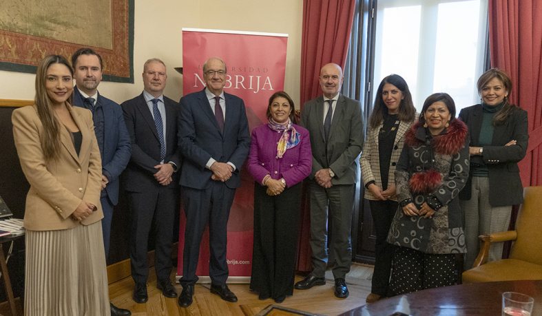 La Universidad Nebrija y la Embajada de Ecuador en España firman un convenio para impulsar la educación superior de calidad