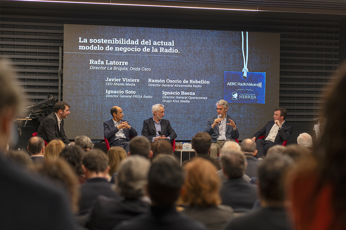 Coloquio más de 100 años radio