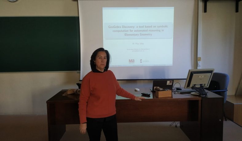 Pilar Vélez, conferenciante invitada en el IV Colloquium del Instituto de Física Fundamental y Matemáticas de la Universidad de Salamanca