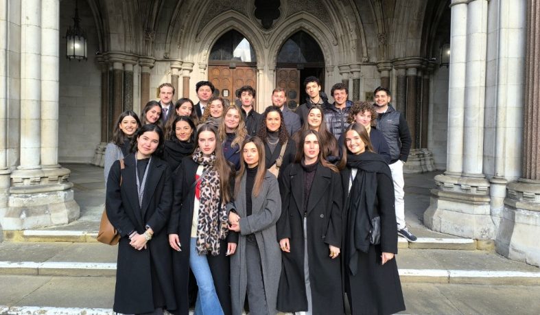 Alumnos de Derecho exploran el sistema legal inglés en un viaje educativo
