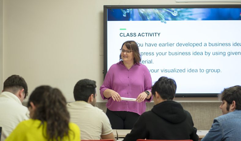 Minna Hämäläinen aborda los retos de la educación en emprendimiento