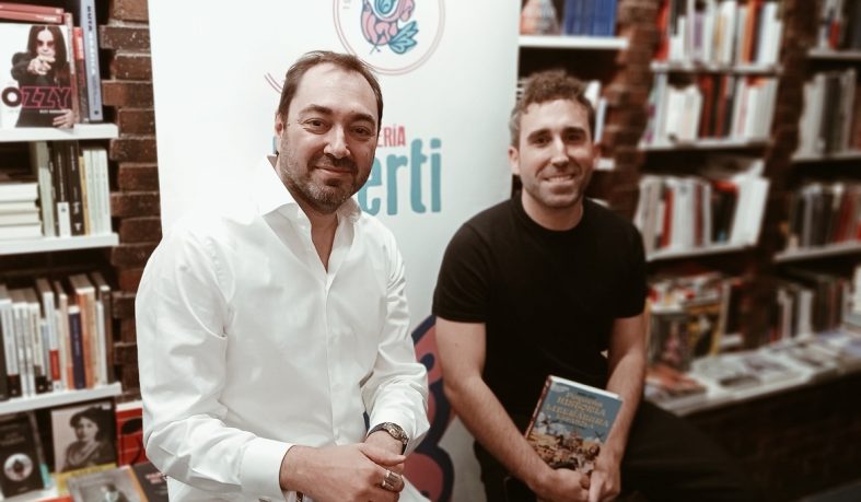 Nando López escribe a lo grande -—con humor y amor-— la `Pequeña historia de la literatura