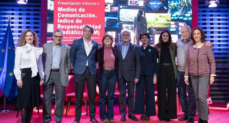 Redes sociales y YouTube, a la cola en transparencia y confianza pública