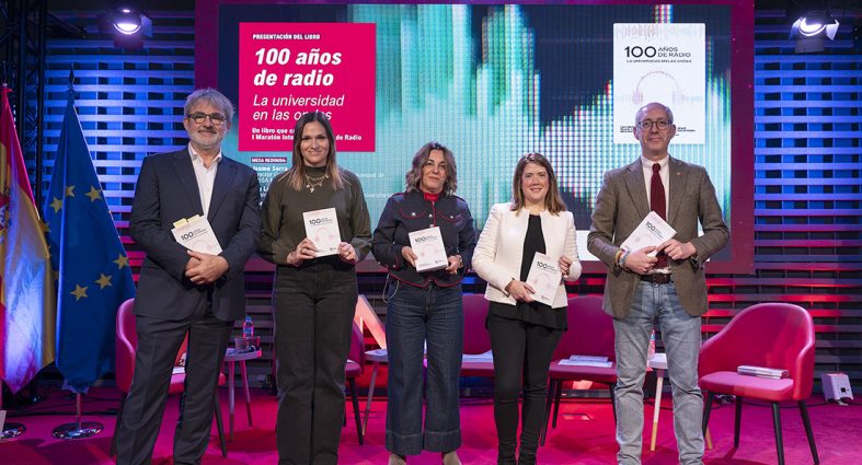 72 voces alimentan un libro universitario que conmemora los 100 años de la radio en España