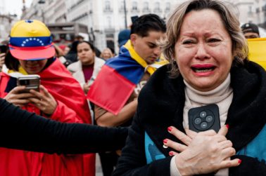 Venezuela. Mujer emocionada. RTVE