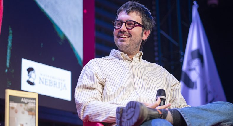 Acoidán Méndez pasea “algunos días” por el compromiso, el humor y las dudas