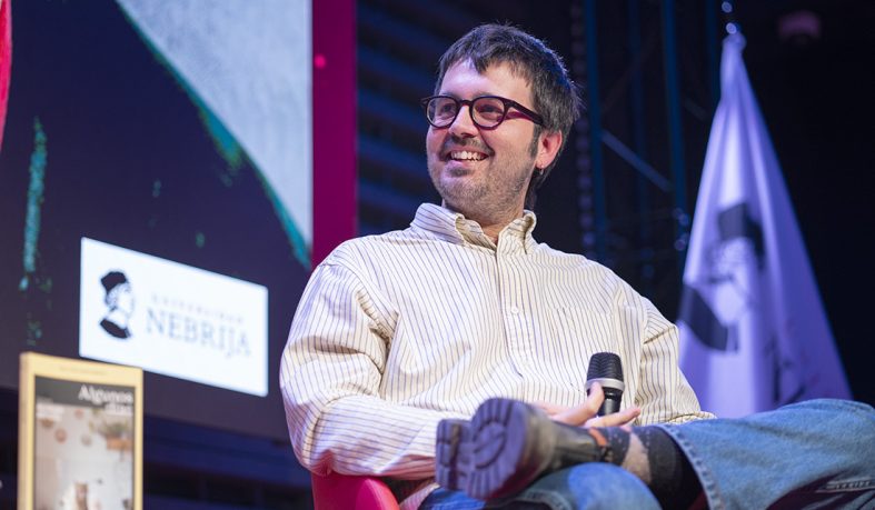 Acoidán Méndez pasea “algunos días” por el compromiso, el humor y las dudas