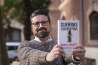 Daniel Iriarte explica cómo el microtargeting y la IA pueden manipular la mente de los votantes