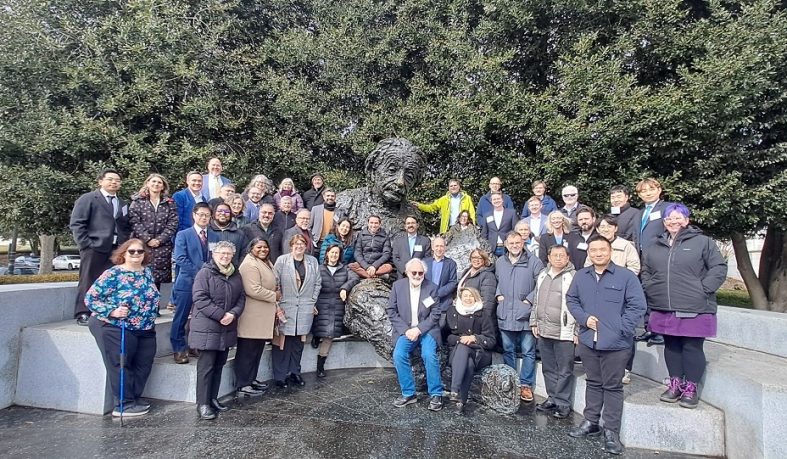 Pilar Vélez se reúne en la sede de la NASEM en Washington junto a expertos de más de veinte países