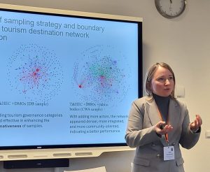 Volha Herasimovich presenting on hyperlink network analysis for tourism governance